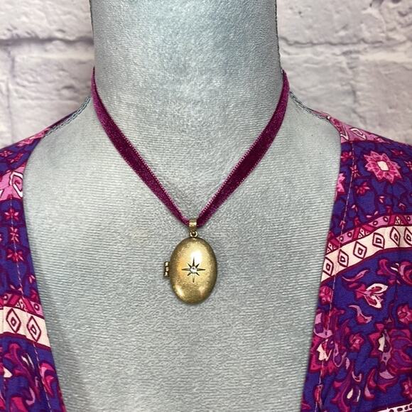 Handmade locket and velvet choker necklace - Picture 1 of 6
